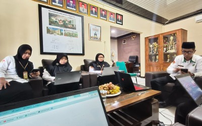 MAGIS Jadi Penguat Supervisi Digital, Pengawas Kemenag Bimbing EMIS GTK MTsN 12 Madiun